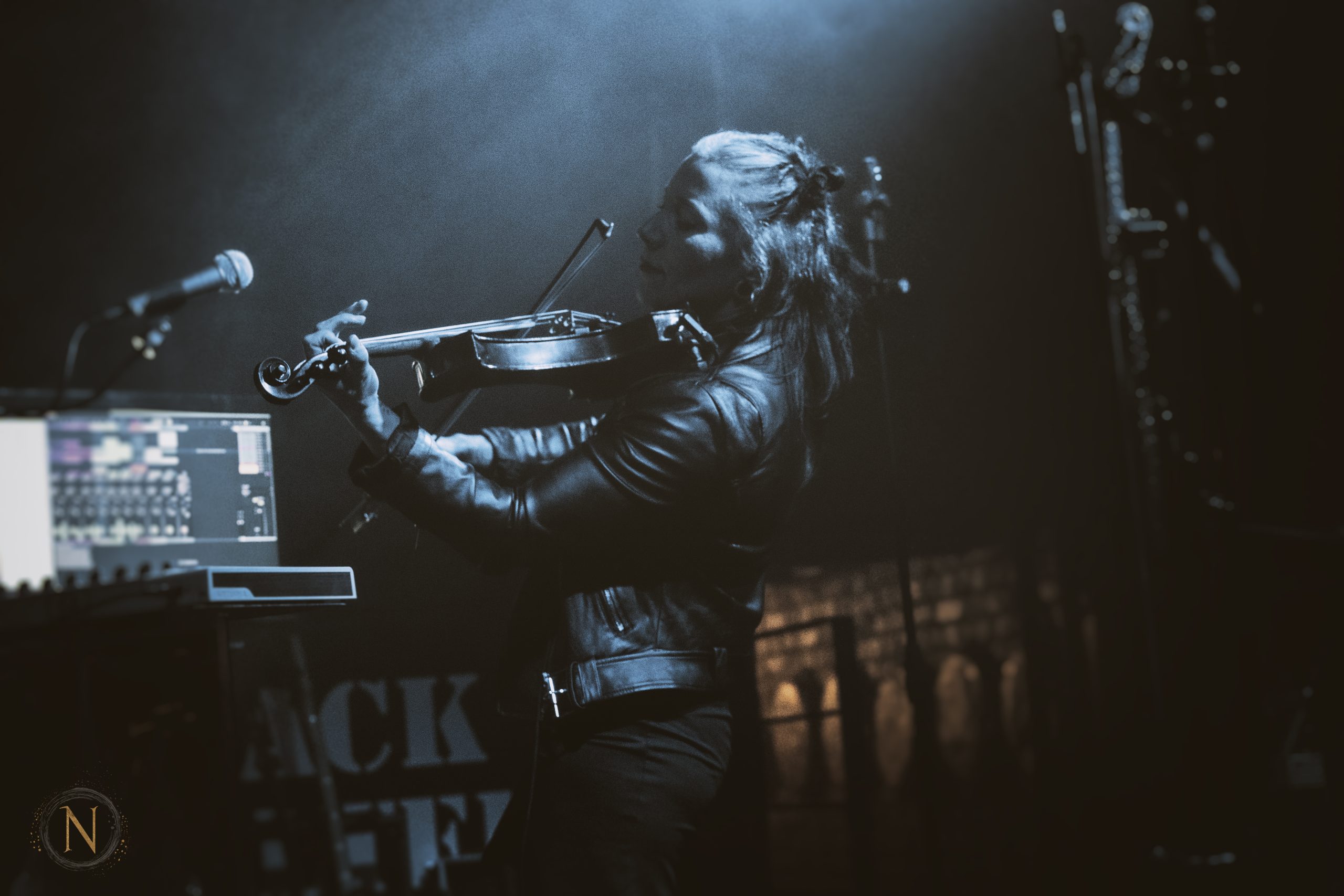 JESSICA DELOT – Live Report